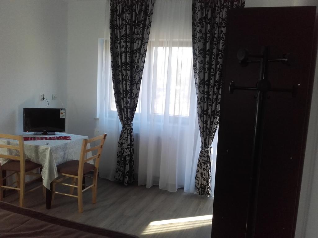 Pensiunea Drumul Voievozilor Arefu Exterior foto